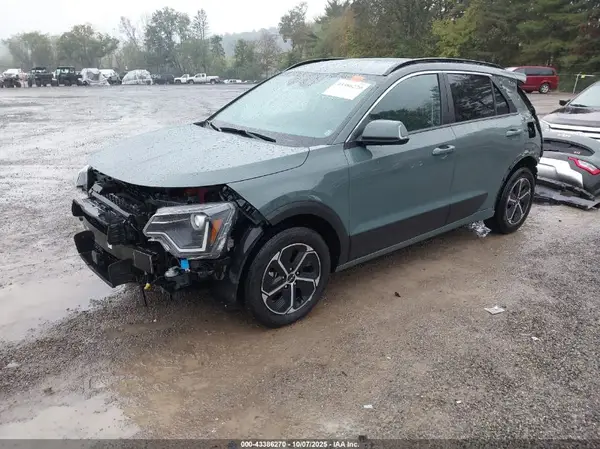 KNDCR3LE3P5056538 2023 KIA NIRO - Image 2