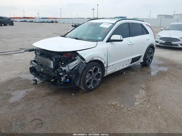 KNDCR3LE3P5057110 2023 KIA NIRO - Image 2