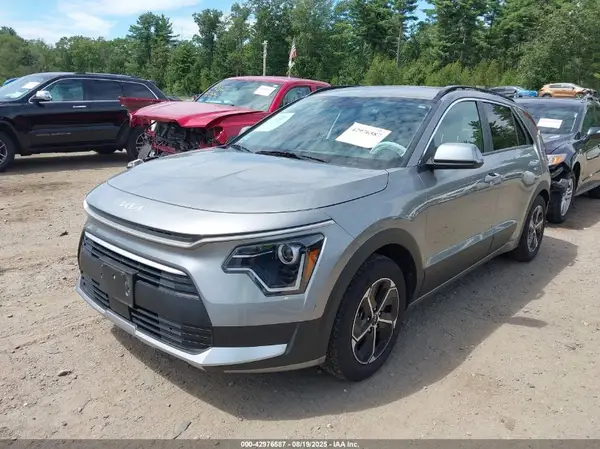 KNDCR3LE3P5063053 2023 KIA NIRO - Image 2