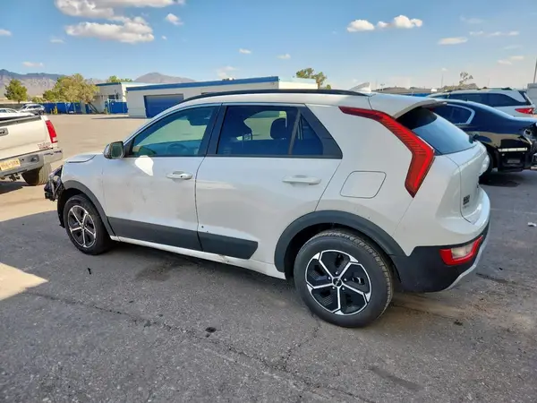 KNDCR3LE3P5069872 2023 KIA NIRO - Image 2