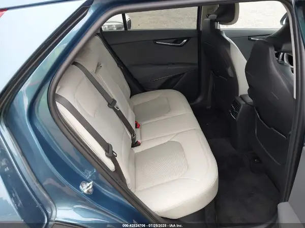 KNDCR3LE3P5083786 2023 KIA NIRO - Image 8