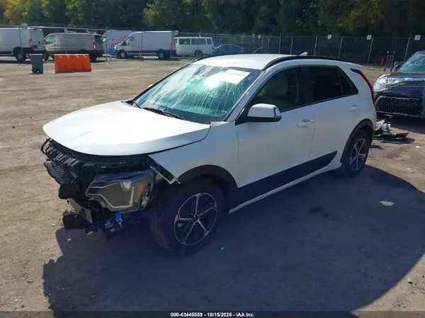 KNDCR3LE3R5155556 2024 KIA NIRO - Image 2