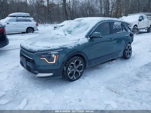 KNDCR3LE4P5037996 2023 KIA NIRO - Image 2