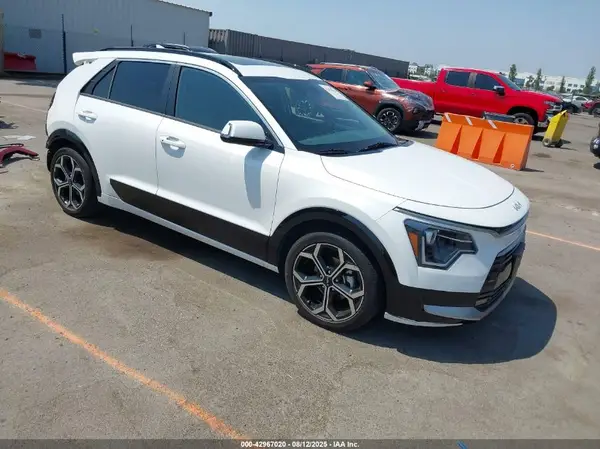 KNDCR3LE4P5043118 2023 KIA NIRO - Image 1