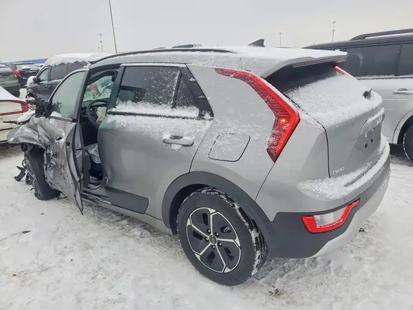 KNDCR3LE4P5061425 2023 KIA NIRO - Image 2
