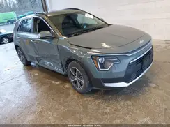 KNDCR3LE4P5069136 2023 KIA NIRO