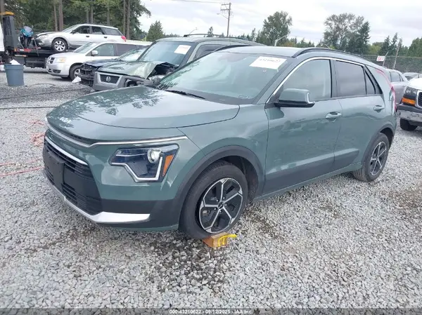 KNDCR3LE4P5069654 2023 KIA NIRO - Image 2