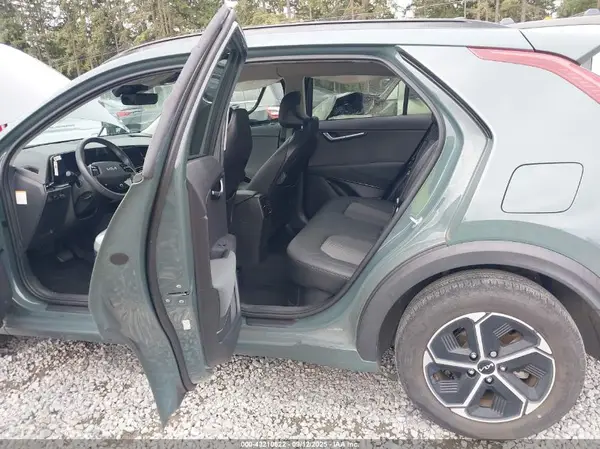 KNDCR3LE4P5069654 2023 KIA NIRO - Image 8