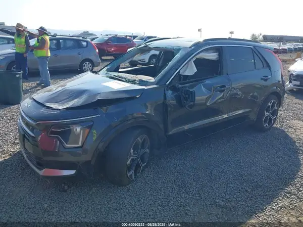 KNDCR3LE4P5071694 2023 KIA NIRO - Image 2