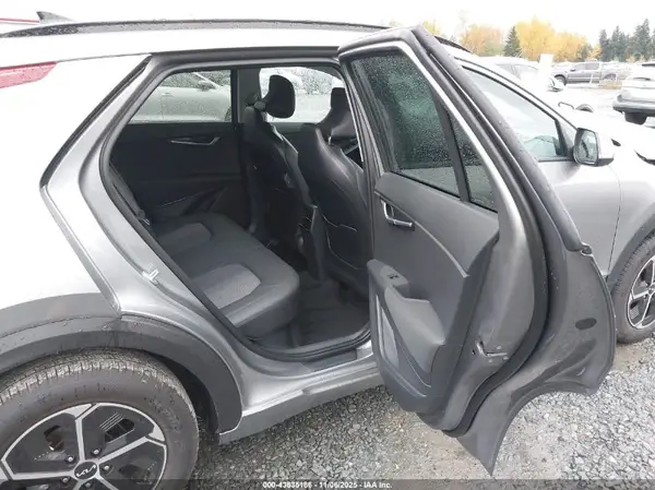 KNDCR3LE4S5257891 2025 KIA NIRO - Image 8