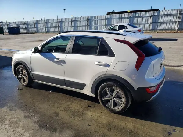 KNDCR3LE5P5047906 2023 KIA NIRO - Image 2