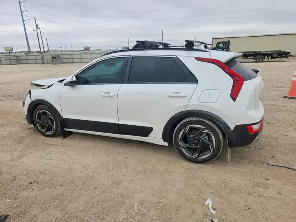 KNDCR3LE5P5060901 2023 KIA NIRO - Image 2