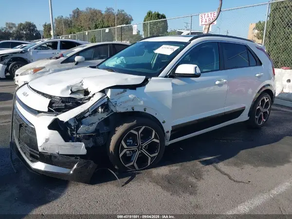 KNDCR3LE5P5061482 2023 KIA NIRO - Image 2