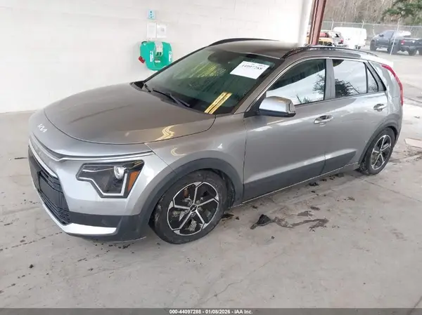 KNDCR3LE5P5070246 2023 KIA NIRO - Image 2