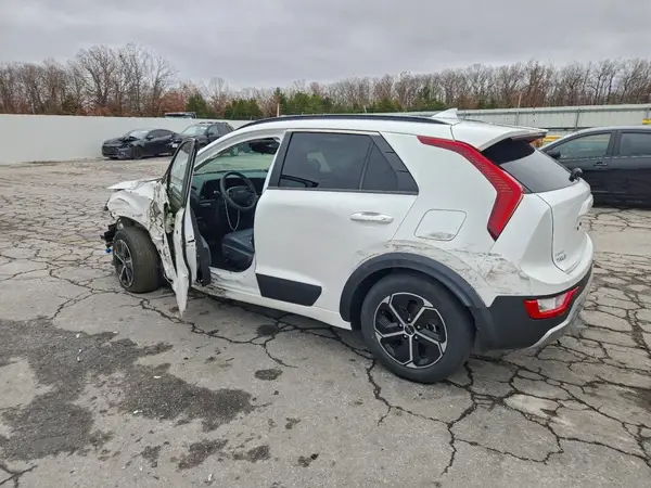KNDCR3LE5P5072174 2023 KIA NIRO - Image 2