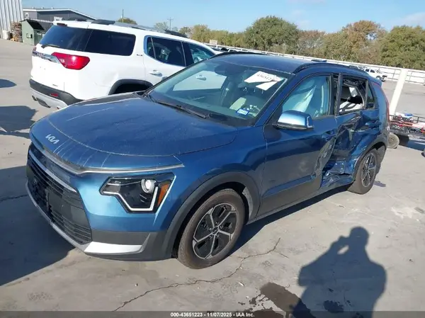 KNDCR3LE5P5096491 2023 KIA NIRO - Image 2