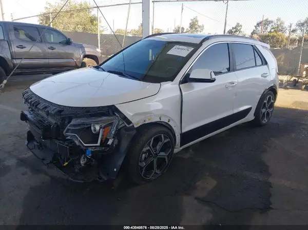 KNDCR3LE5P5098757 2023 KIA NIRO - Image 2