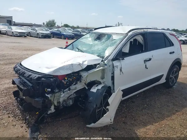 KNDCR3LE5R5160600 2024 KIA NIRO - Image 2