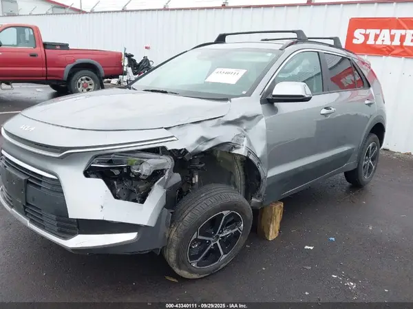 KNDCR3LE5R5184377 2024 KIA NIRO - Image 2