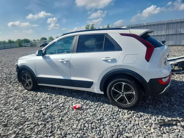 KNDCR3LE5S5275803 2025 KIA NIRO - Image 2