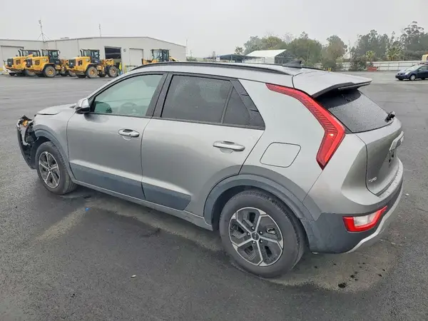 KNDCR3LE6P5048370 2023 KIA NIRO - Image 2