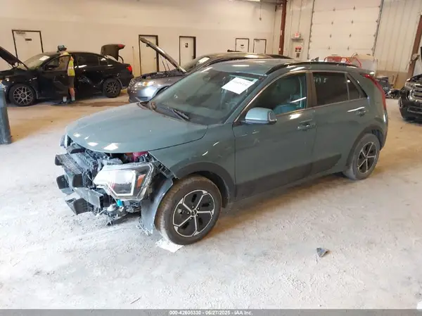 KNDCR3LE6P5059000 2023 KIA NIRO - Image 2
