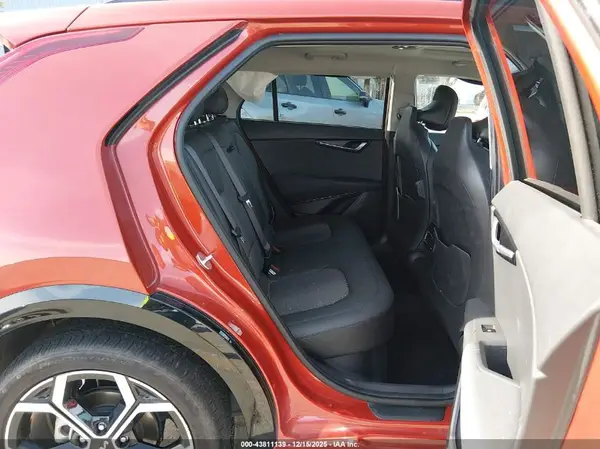 KNDCR3LE6P5066447 2023 KIA NIRO - Image 8