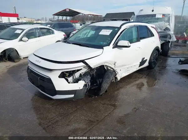 KNDCR3LE6R5186753 2024 KIA NIRO - Image 2