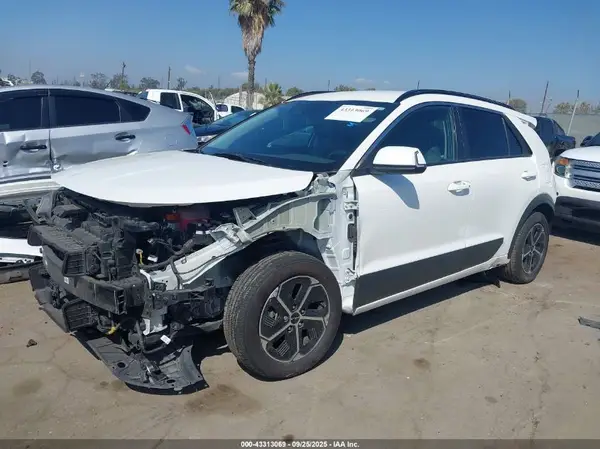 KNDCR3LE7P5053688 2023 KIA NIRO - Image 2