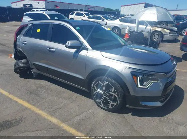 KNDCR3LE7P5058017 2023 KIA NIRO - Image 1
