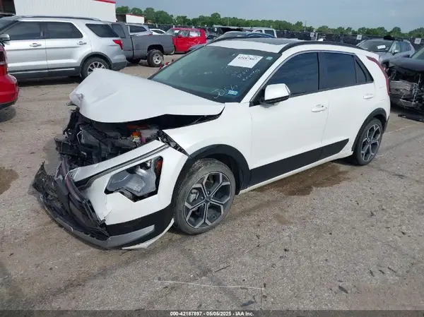 KNDCR3LE7P5060883 2023 KIA NIRO - Image 2