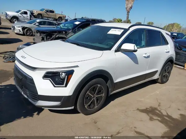 KNDCR3LE7S5256167 2025 KIA NIRO - Image 2