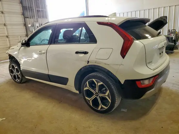 KNDCR3LE8P5041372 2023 KIA NIRO - Image 2