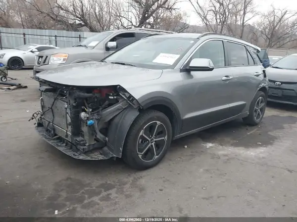 KNDCR3LE8P5042201 2023 KIA NIRO - Image 2