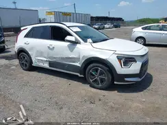 KNDCR3LE8P5060892 2023 KIA NIRO