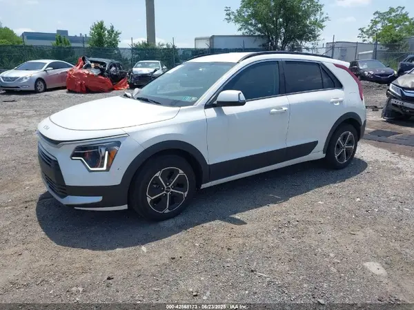 KNDCR3LE8P5060892 2023 KIA NIRO - Image 2