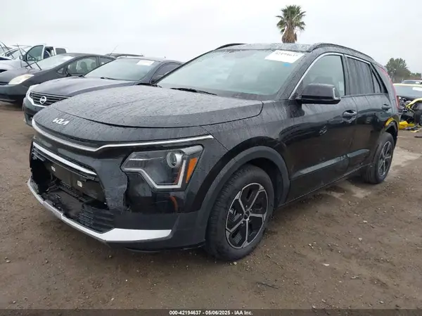 KNDCR3LE8P5086327 2023 KIA NIRO - Image 2