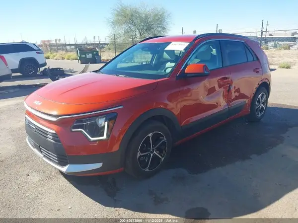 KNDCR3LE8P5093794 2023 KIA NIRO - Image 2