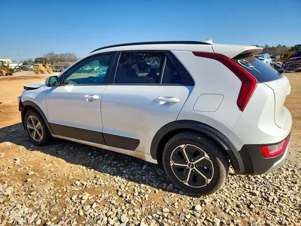 KNDCR3LE8P5101540 2023 KIA NIRO - Image 2