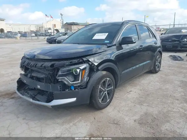 KNDCR3LE8P5116166 2023 KIA NIRO - Image 2