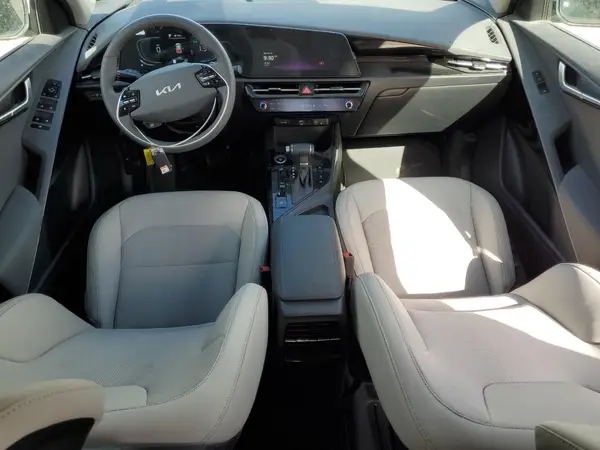KNDCR3LE8S5236283 2025 KIA NIRO - Image 8