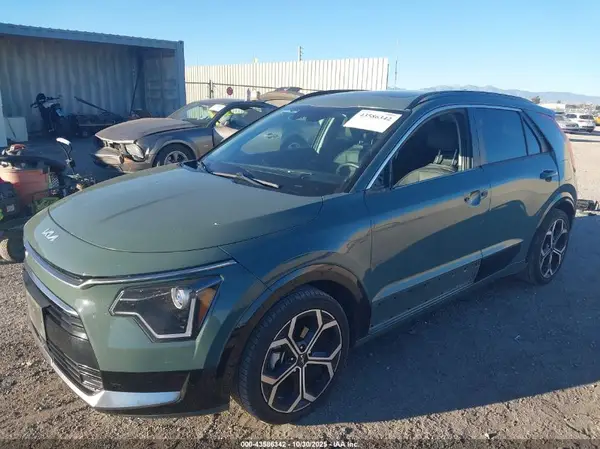 KNDCR3LE9P5037072 2023 KIA NIRO - Image 2