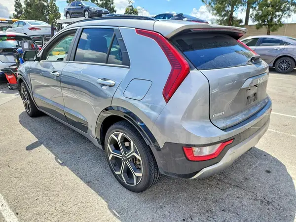 KNDCR3LE9P5043938 2023 KIA NIRO - Image 2