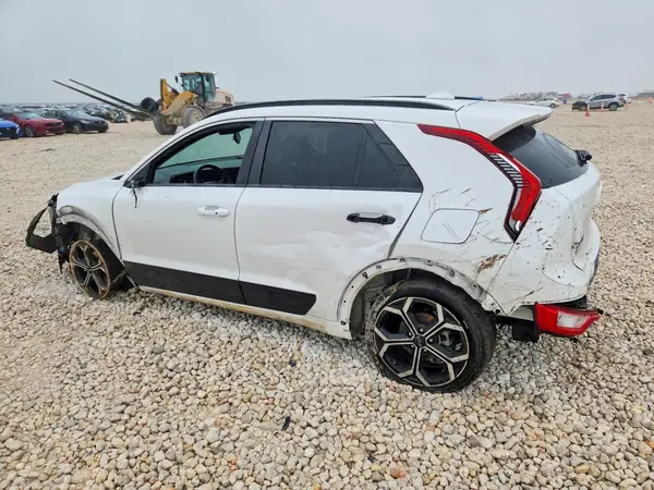 KNDCR3LE9P5047102 2023 KIA NIRO - Image 2