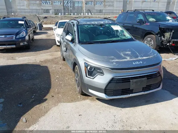 KNDCR3LE9P5048959 2023 KIA NIRO - Image 1