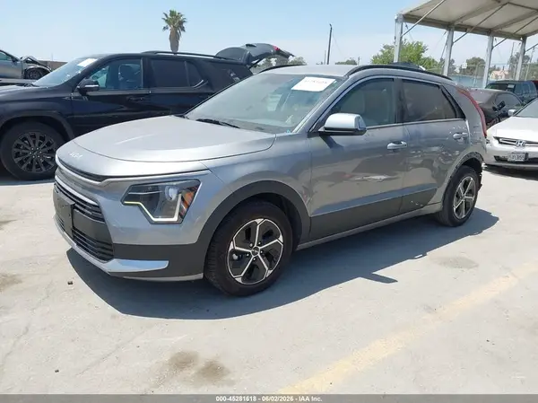 KNDCR3LE9P5057192 2023 KIA NIRO - Image 2