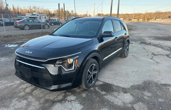 KNDCR3LE9P5078141 2023 KIA NIRO - Image 2