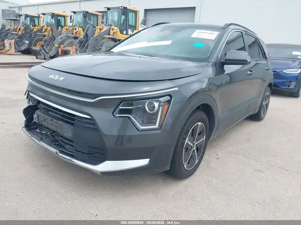 KNDCR3LE9P5085137 2023 KIA NIRO - Image 2