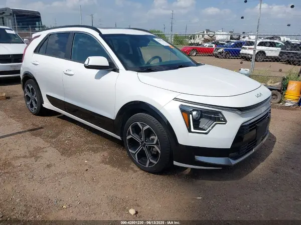 KNDCR3LE9P5098213 2023 KIA NIRO - Image 1