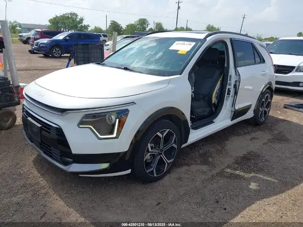 KNDCR3LE9P5098213 2023 KIA NIRO - Image 2